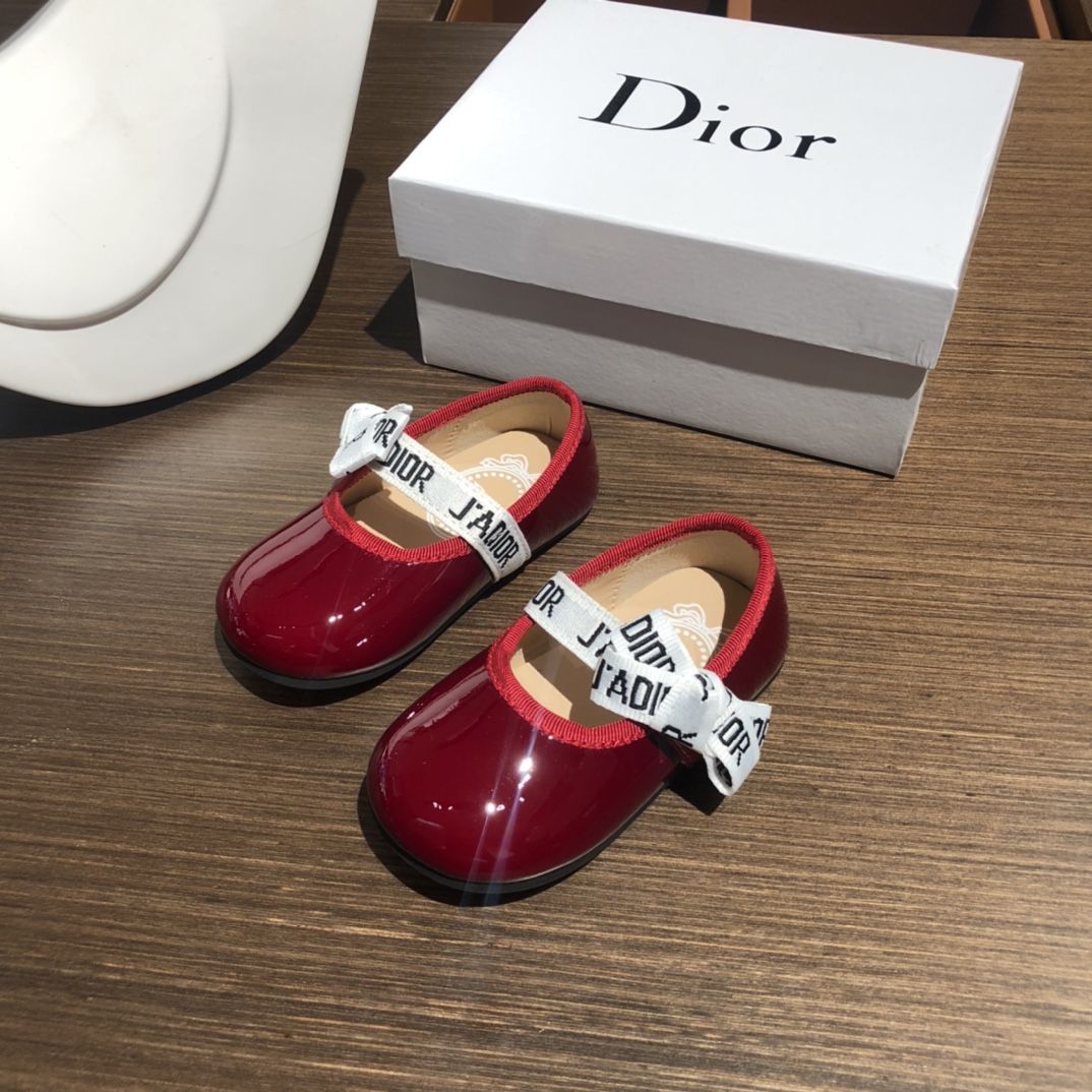 Children's shoes child